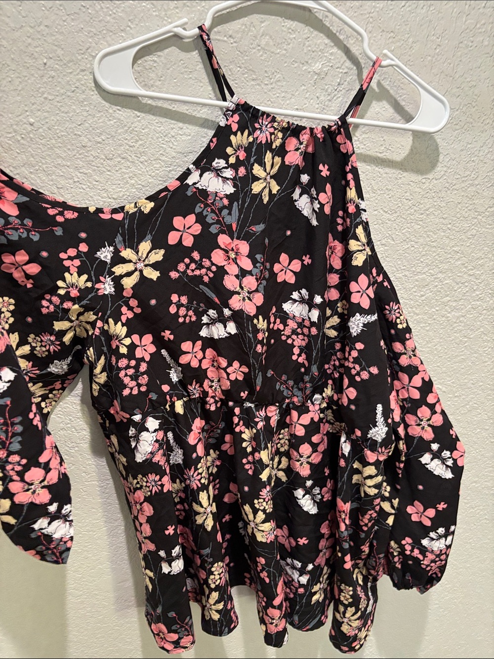 SHEIN Black Floral Cold-Shoulder Halter Blouse with Pink and Cream Blooms